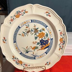 Classic Floral Ceramic Dinner Plate in Cream and Blue